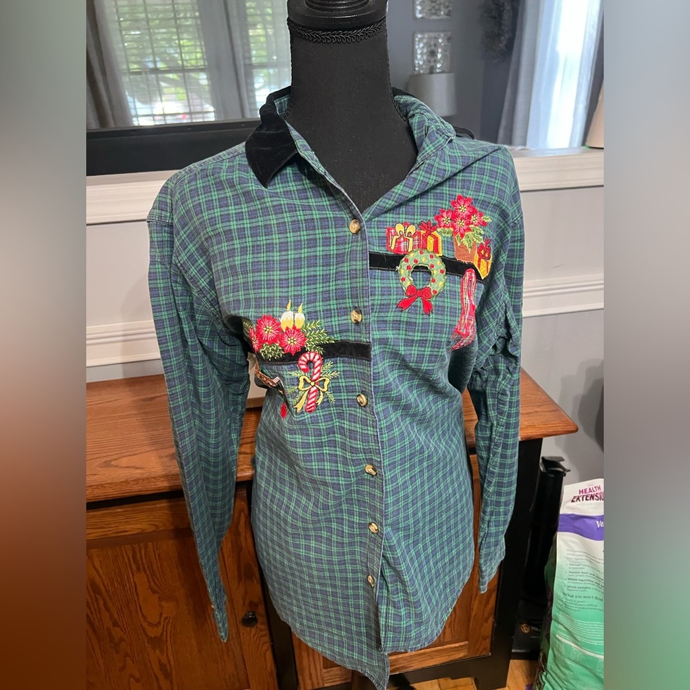Casey & max Festive Green Plaid Shirt with Embroidery, EUC